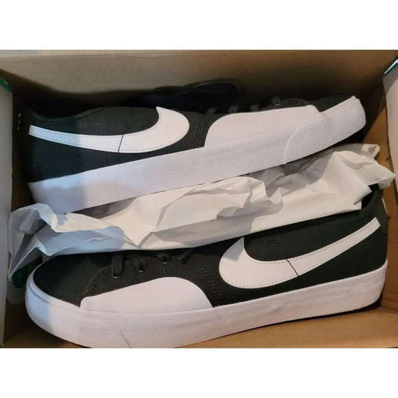 Athletic_Shoes